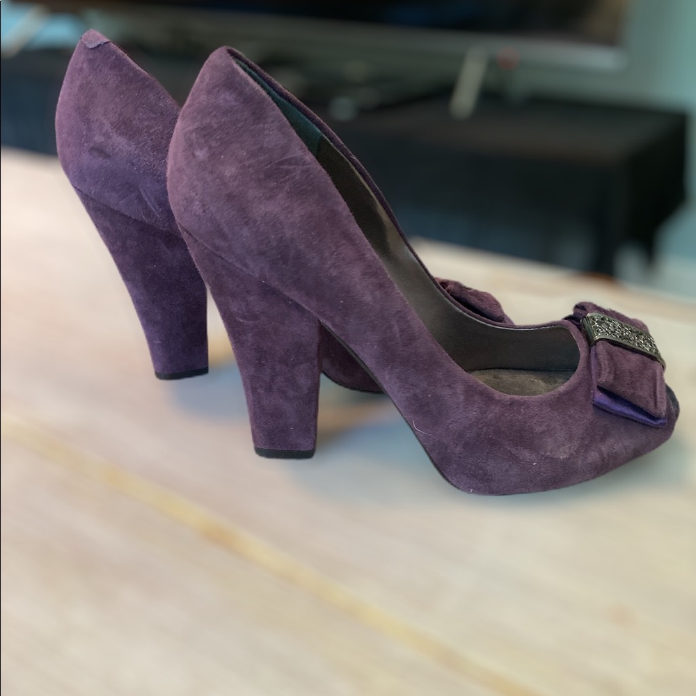 Nine West purple suede jeweled bow pumps. ❤️